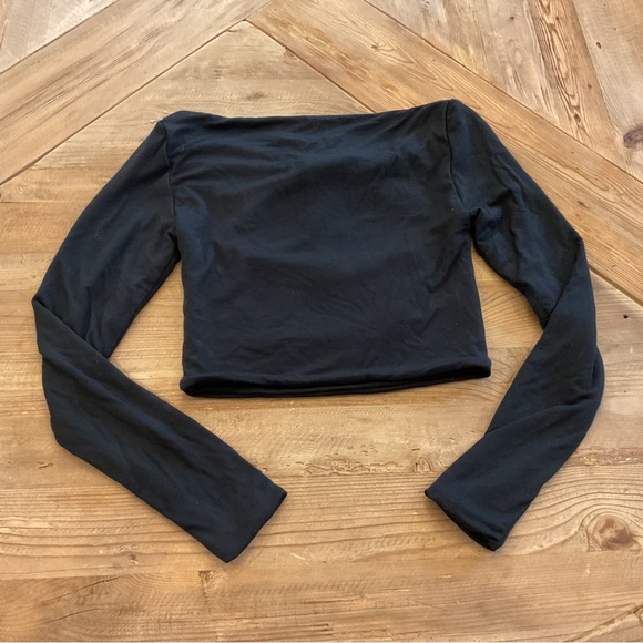SER.O.YA Black Twist Front Long Sleeve Crop Top NEW - Picture 3 of 4